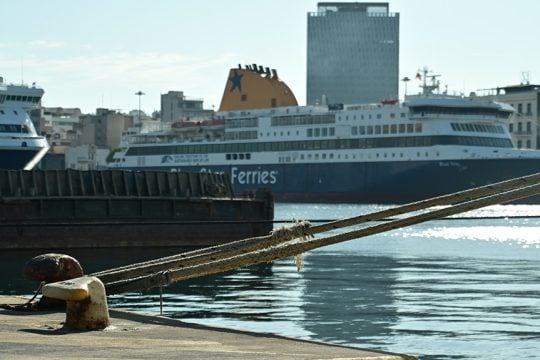 ploia limania peiraias